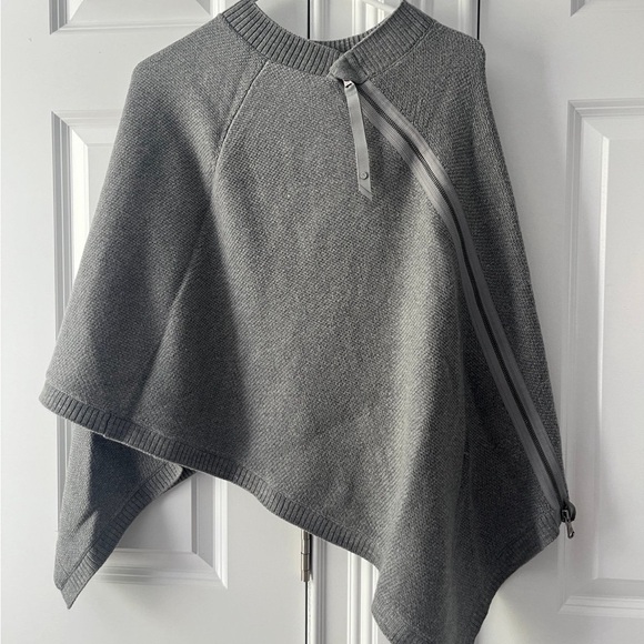 Lululemon Gray Asymmetrical Poncho - Picture 4 of 8